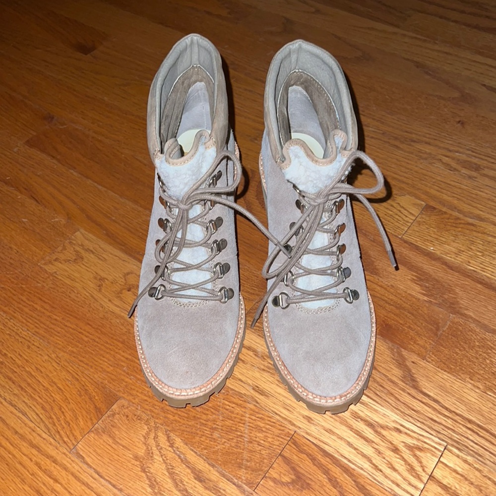 Ladies Dolce Vita booties!  EUC!